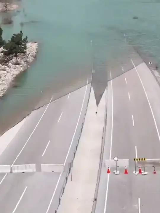 Su Altında Kalan Antalya-Konya Yolu İçin Sert Sorular 3